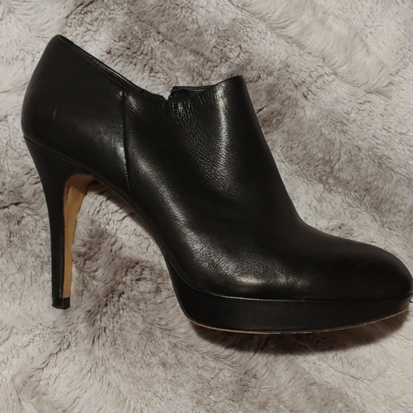Vince Camuto 4 inch heels. - Picture 5 of 10